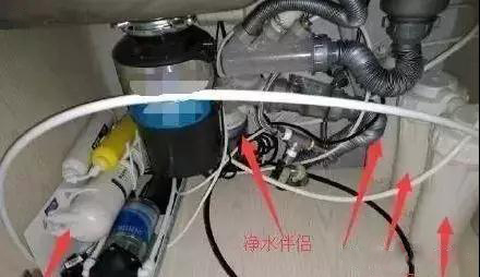 客戶說裝了一臺凈水器，比我的便宜！看到實物我忍不住笑了！
